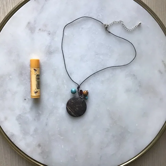 Wooden Detail Necklace - Picture 3 of 4